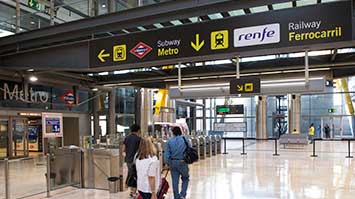 Madrid airport Aeropuerto T4 metro-train station